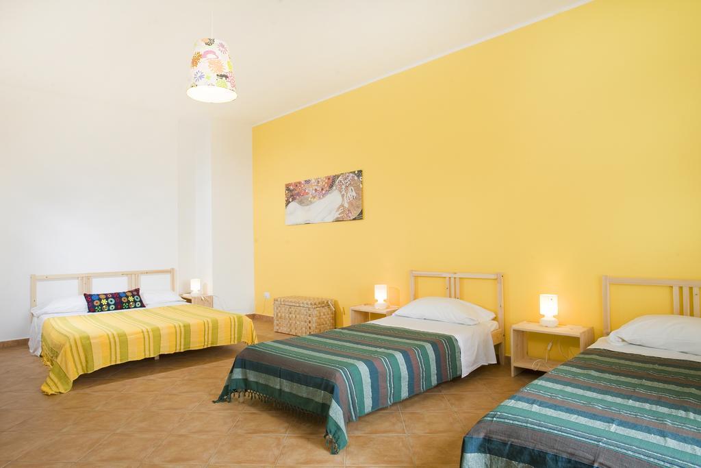 B&B La Gatta Bianca Oliveri Rum bild