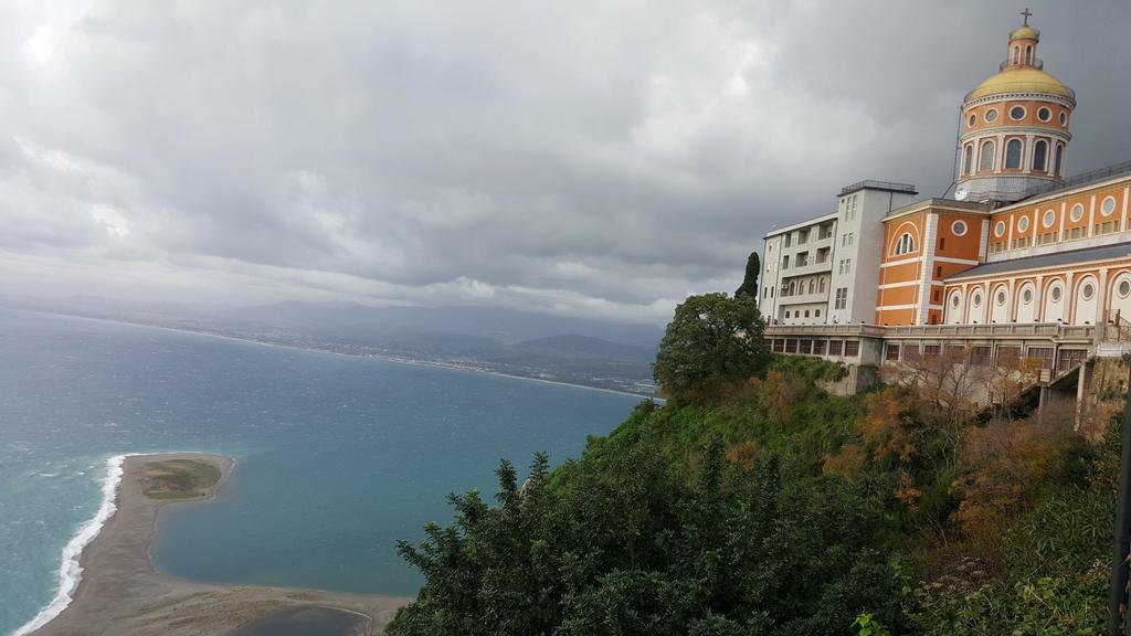 B&B La Gatta Bianca Oliveri Exteriör bild